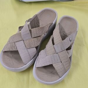 BZEES SANDALS